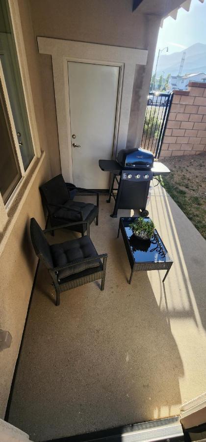 Private Lux Apartment In A New Community Fontana Exterior foto